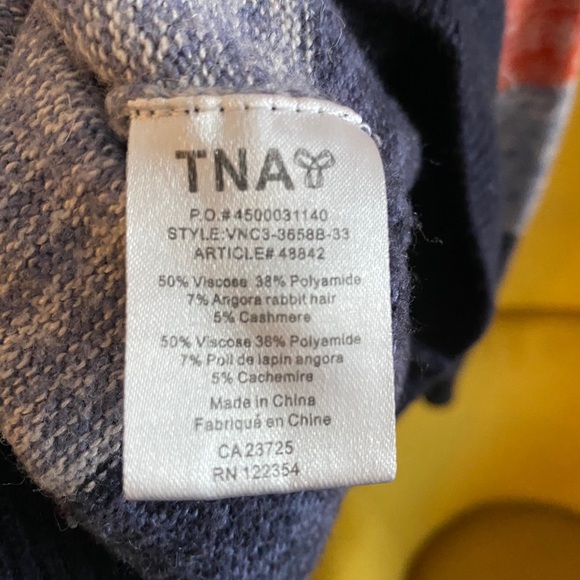 TNA Aritzia Cropped Sweater cashmere angora blend - Picture 5 of 6